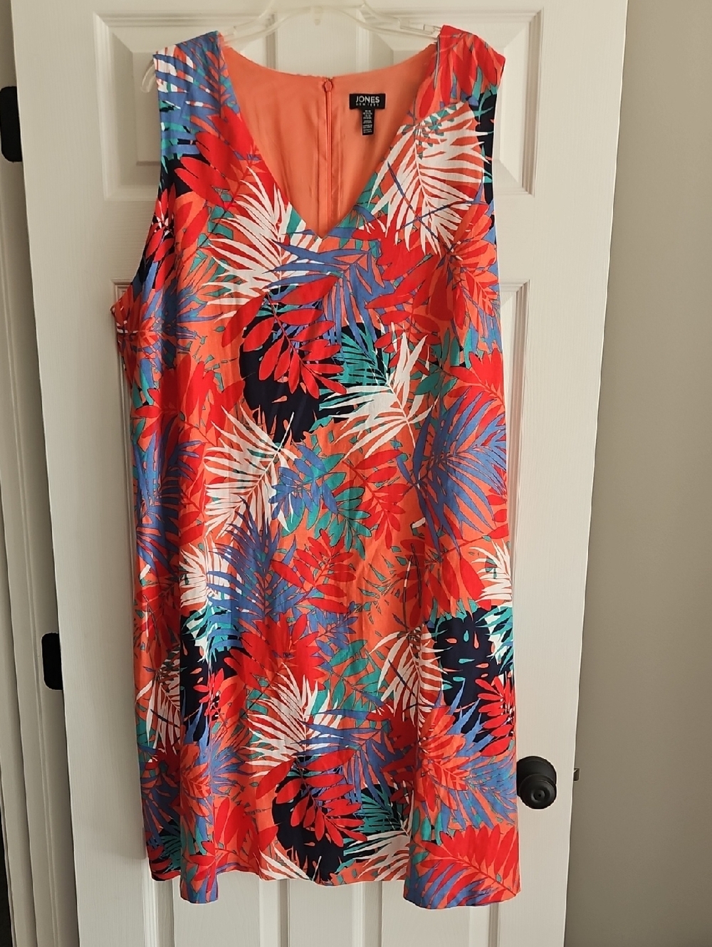 Jones NY V-neck Sleeveless Midi A-Line Linen Blend Dress: Coral Leaf Print: 3X